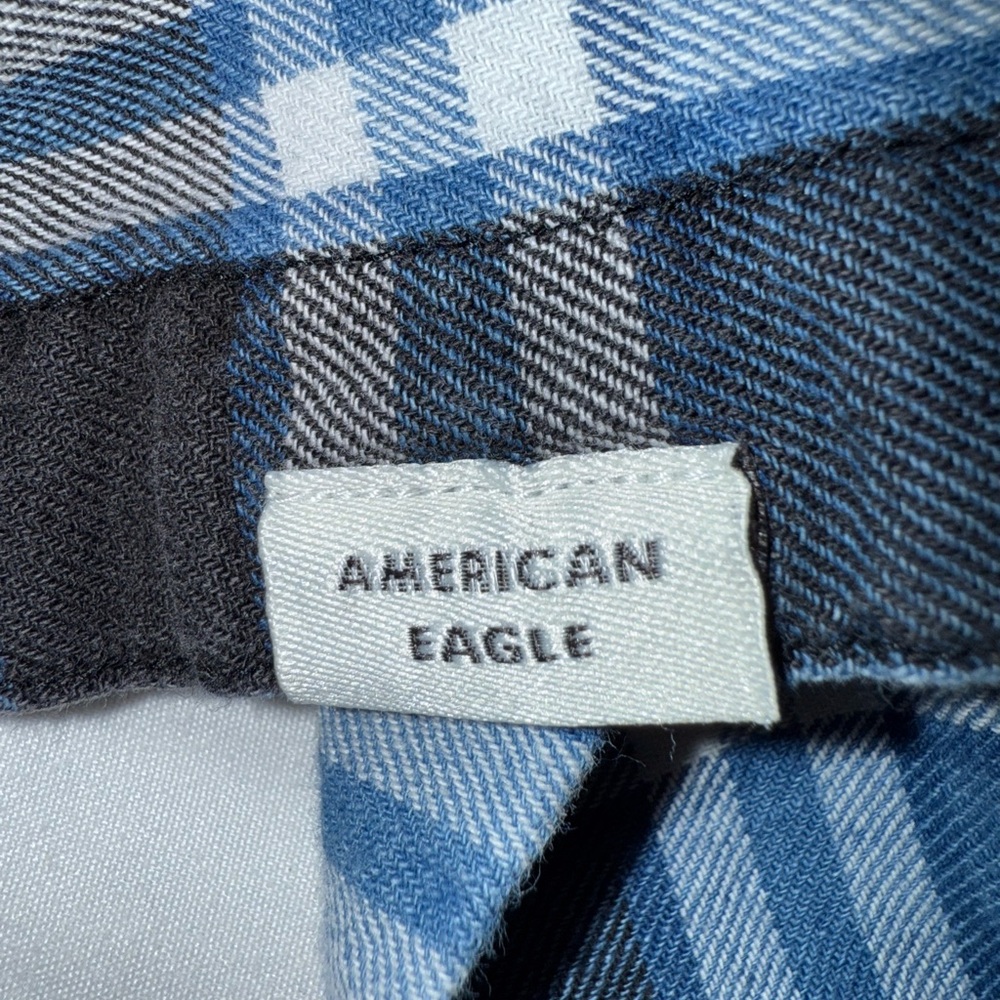 American Eagle Outfitters Navy and White and black Plaid Shirt, size Large - Picture 6 of 7